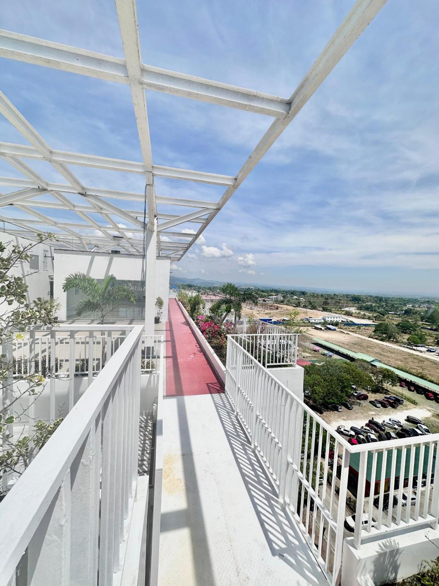 Aesthetic One Bedroom Beside Sm W Pool, Wifi And Netflix Cagayan de Oro Kültér fotó