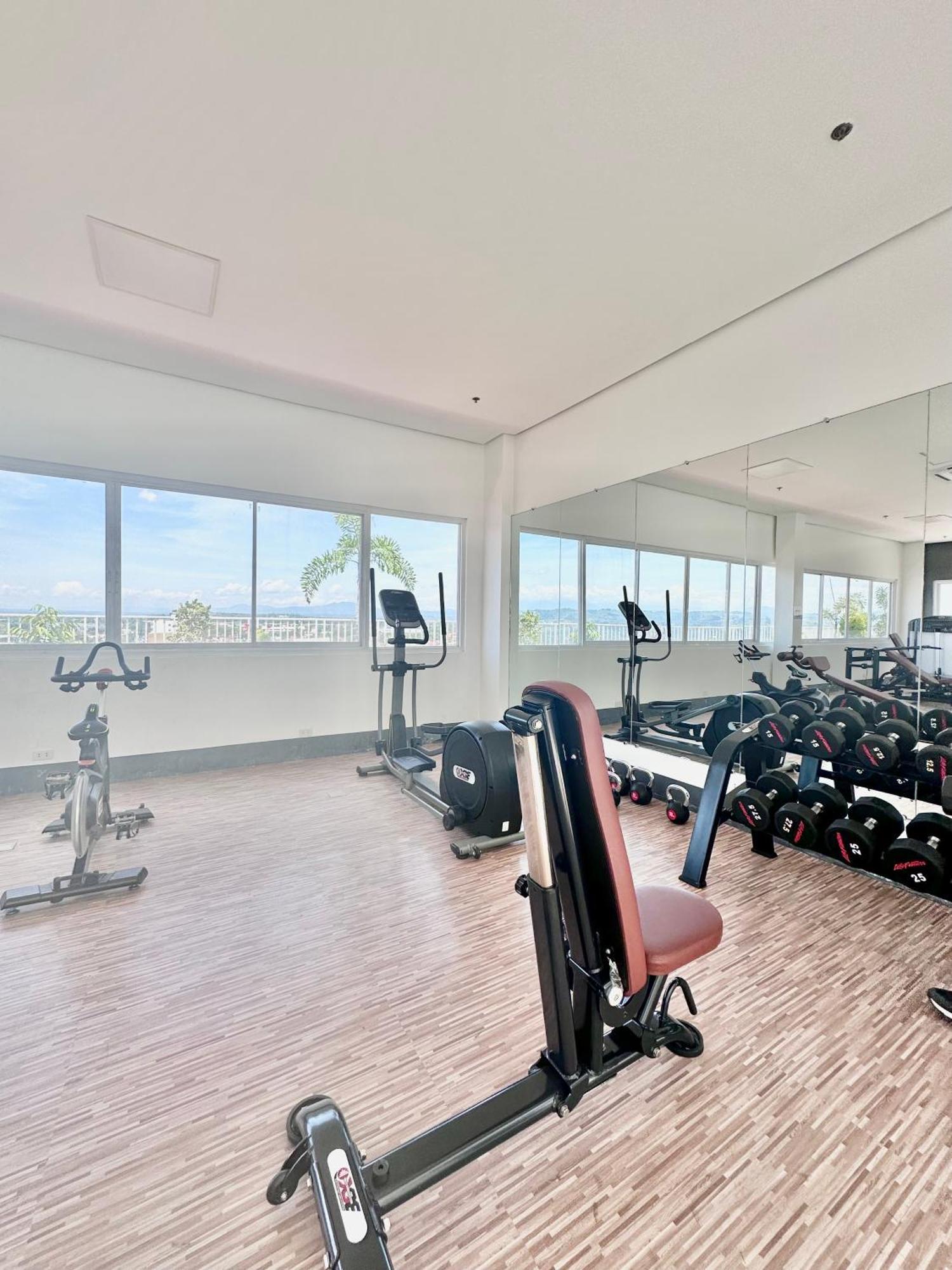 Aesthetic One Bedroom Beside Sm W Pool, Wifi And Netflix Cagayan de Oro Kültér fotó