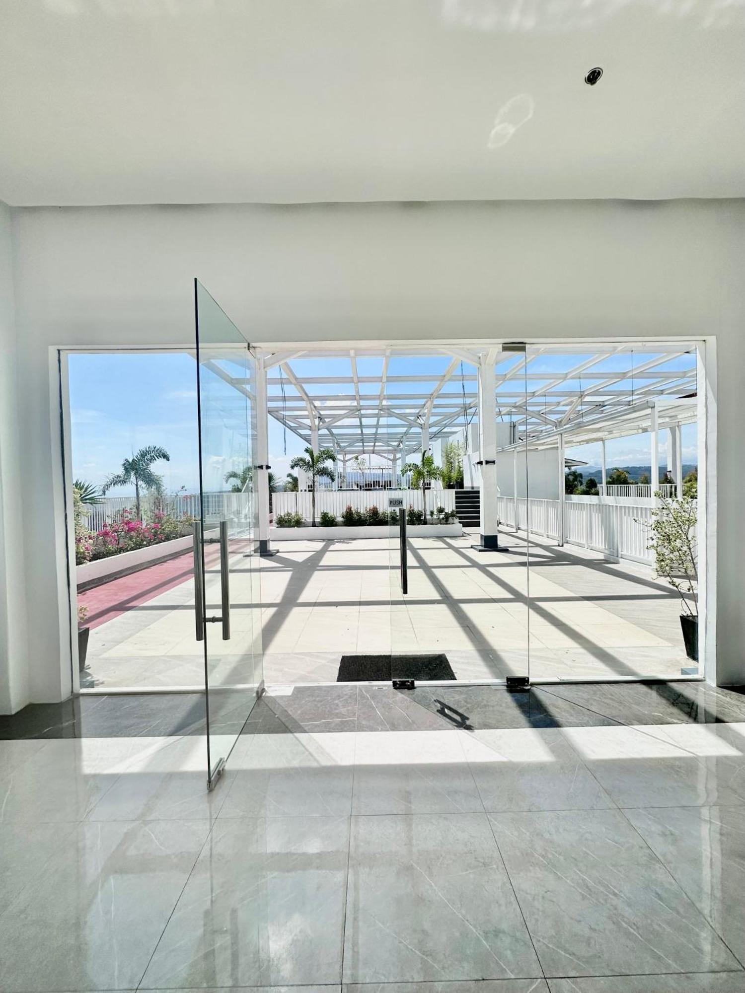 Aesthetic One Bedroom Beside Sm W Pool, Wifi And Netflix Cagayan de Oro Kültér fotó